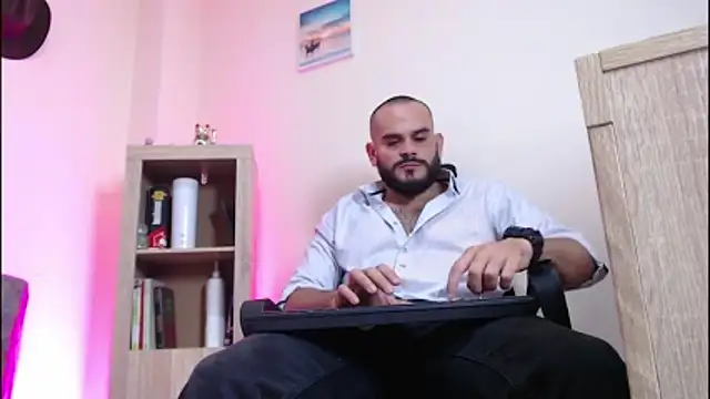 Snapshot of cowboyht chatting on August 8, 3:52 am cowboyht online show from August 8, 3:52 am