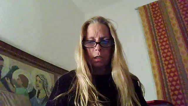 MISSLOTUS75 online show from December 14, 9:02 pm