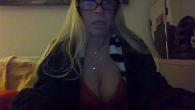 MISSLOTUS75 online show from December 27, 10:16 pm