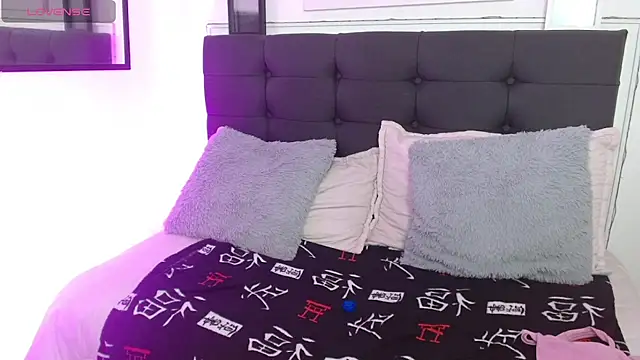 vaness weet online show from October 23, 7:23 pm