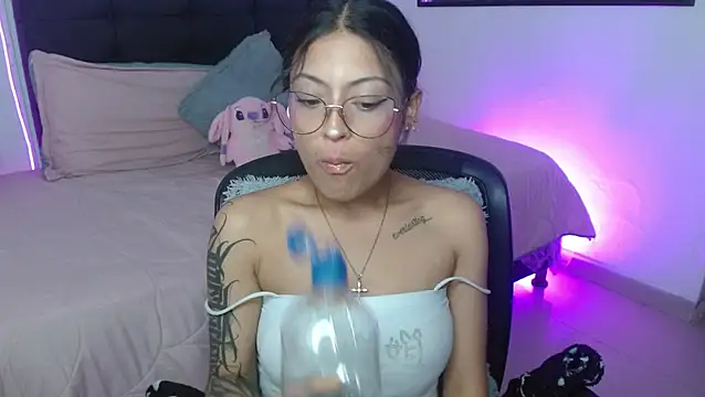 vaness weet online show from February 12, 9:32 pm