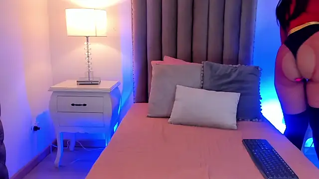 Emma Torres   online show from January 28, 12:00 pm