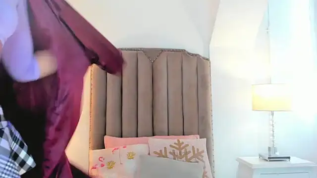 Snapshot of Emma_Torres__ chatting on May 18, 12:55 pm Emma Torres online show from May 18, 12:55 pm