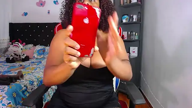 Snapshot of BellaKarla chatting on May 15, 11:12 pm BellaKarla online show from May 15, 11:12 pm