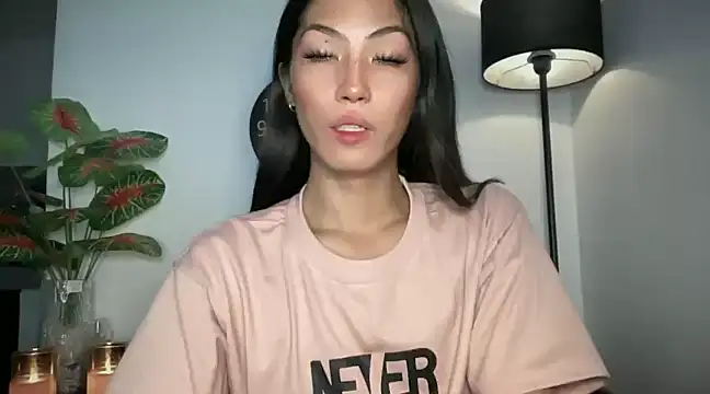 Snapshot of Bella_Gordon chatting on February 8, 12:17 am Bella Gordon online show from February 8, 12:17 am