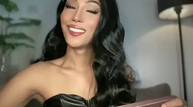 Snapshot of Bella_Gordon chatting on February 15, 6:23 am Bella Gordon online show from February 15, 6:23 am