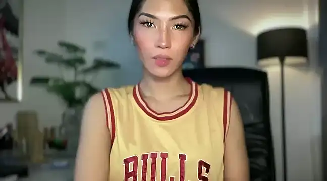 Snapshot of Bella_Gordon chatting on February 24, 2:15 pm Bella Gordon online show from February 24, 2:15 pm