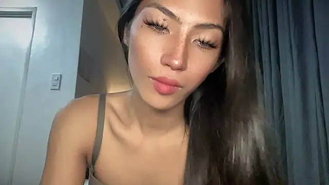 Snapshot of Bella_Gordon chatting on October 23, 11:03 pm Bella Gordon online show from October 23, 11:03 pm