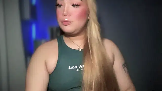 Snapshot of MissCataleyaxxx chatting on September 20, 12:44 am MissCataleyaxxx online show from September 20, 12:44 am