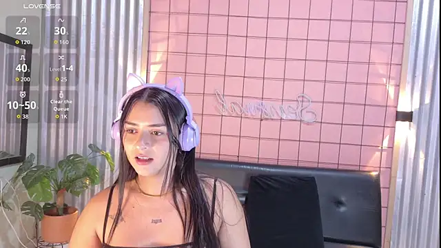 mensia hernandz online show from December 22, 1:30 pm