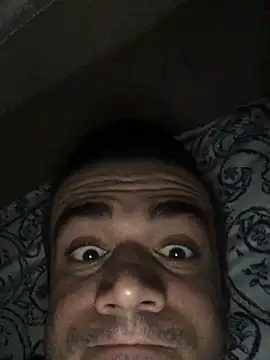 Snapshot of boyygirlls chatting on December 21, 9:23 am boyygirlls online show from December 21, 9:23 am