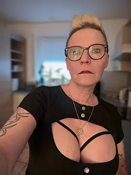 German Milf online show from January 24, 1:47 pm