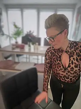 German Milf online show from February 12, 1:59 pm