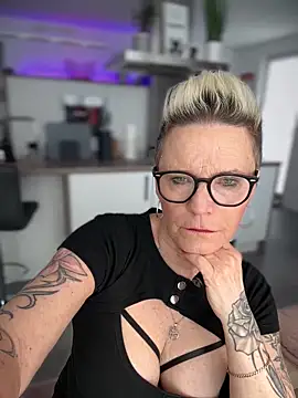 German Milf online show from February 25, 1:28 pm