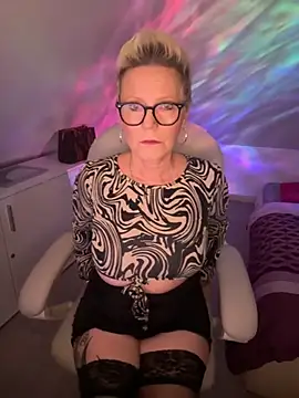 German Milf online show from October 23, 1:43 pm