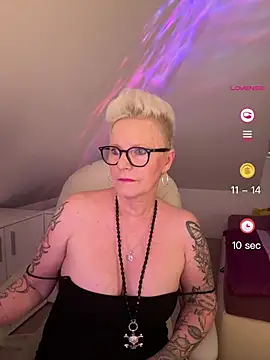 German Milf online show from May 24, 12:21 pm