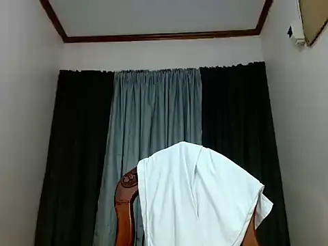 Snapshot of ursexy_allison69 chatting on May 27, 1:57 am ursexy allison69 online show from May 27, 1:57 am