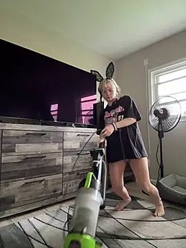 Cutiepiespanks online show from April 5, 7:11 pm