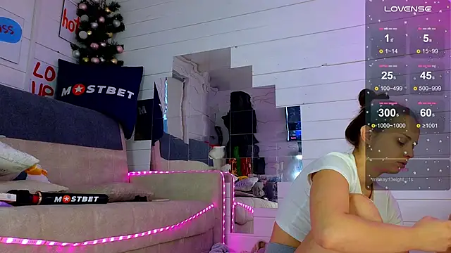 Snapshot of Misss_Vikk chatting on December 8, 8:30 am Misss Vikk online show from December 8, 8:30 am