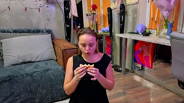 Snapshot of Misss_Vikk chatting on November 17, 2:45 pm Misss Vikk online show from November 17, 2:45 pm