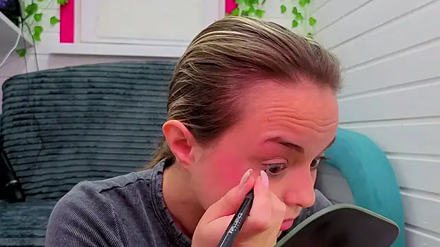 Snapshot of Misss_Vikk chatting on November 28, 6:05 am Misss Vikk online show from November 28, 6:05 am