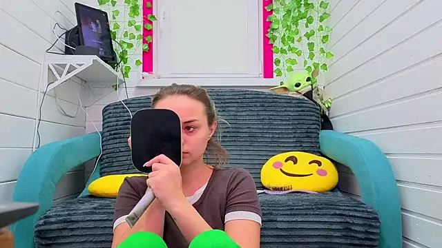 Snapshot of Misss_Vikk chatting on December 1, 7:35 am Misss Vikk online show from December 1, 7:35 am