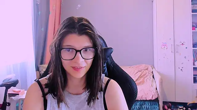 MollyLollipop online show from May 28, 5:27 am
