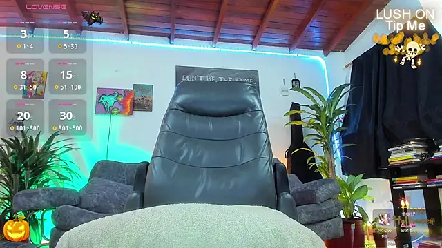 Snapshot of RyanCarter_ chatting on October 31, 3:35 pm RyanCarter  online show from October 31, 3:35 pm