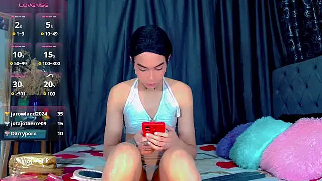 nickyminach  online show from March 13, 9:37 pm