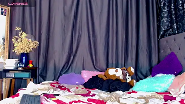 nickyminach  online show from March 16, 6:53 am