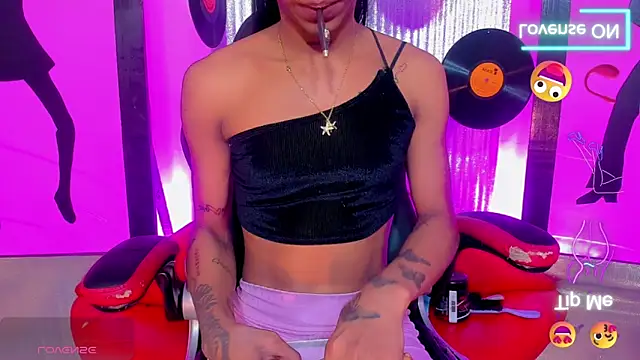 nickyminach  online show from March 24, 7:19 pm