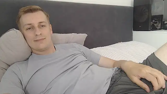 Snapshot of your_andy chatting on July 6, 6:43 am your andy online show from July 6, 6:43 am