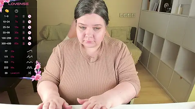 Snapshot of PlumPie chatting on October 31, 10:22 pm PlumPie online show from October 31, 10:22 pm