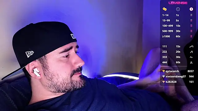 Snapshot of DominantTheo chatting on December 12, 5:52 am DominantTheo online show from December 12, 5:52 am