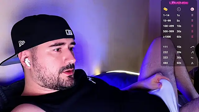 Snapshot of DominantTheo chatting on December 20, 3:14 am DominantTheo online show from December 20, 3:14 am