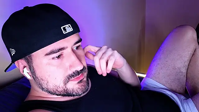 Snapshot of DominantTheo chatting on February 28, 5:37 am DominantTheo online show from February 28, 5:37 am