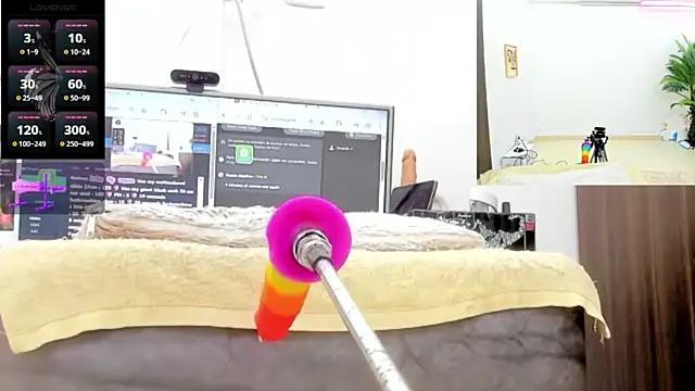 Paulina Davis  online show from April 7, 12:11 am