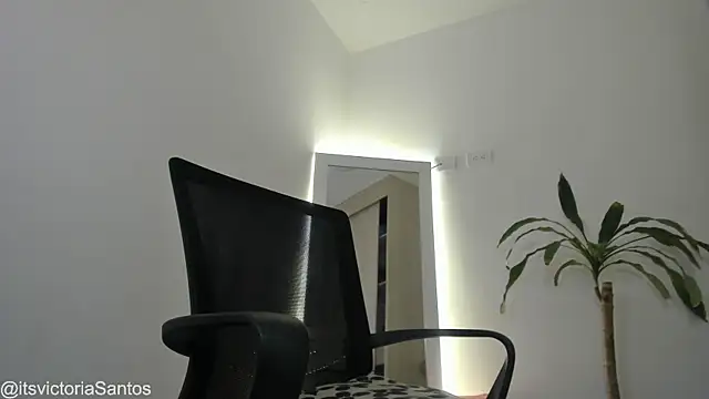 Victoriasant online show from April 14, 2:50 am