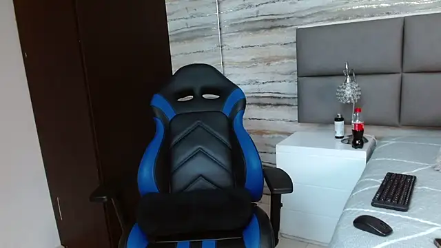 Snapshot of oliver__brown chatting on December 13, 9:09 pm oliver brown online show from December 13, 9:09 pm