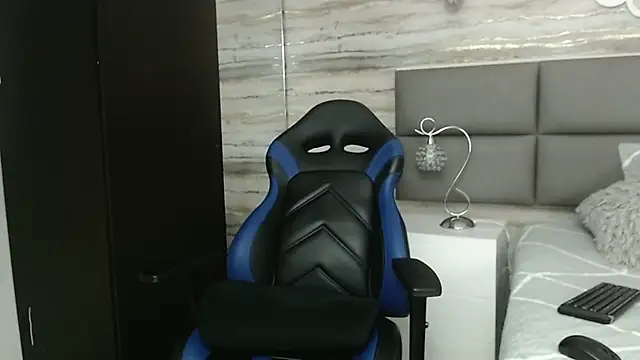 Snapshot of oliver__brown chatting on January 15, 8:26 pm oliver brown online show from January 15, 8:26 pm