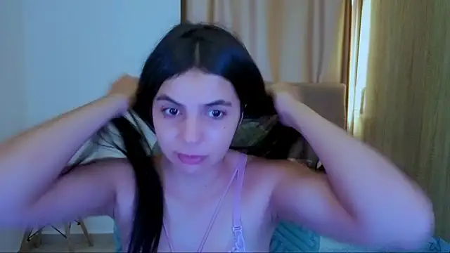 Snapshot of _elenna chatting on July 1, 6:07 pm elenna online show from July 1, 6:07 pm