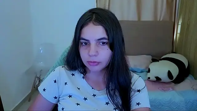 Snapshot of _elenna chatting on July 3, 5:52 pm elenna online show from July 3, 5:52 pm