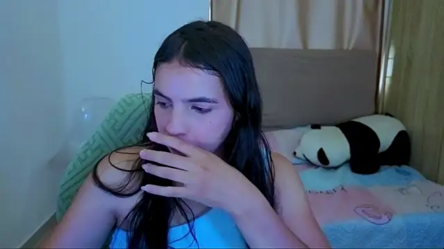 Snapshot of _elenna chatting on July 7, 6:01 pm elenna online show from July 7, 6:01 pm
