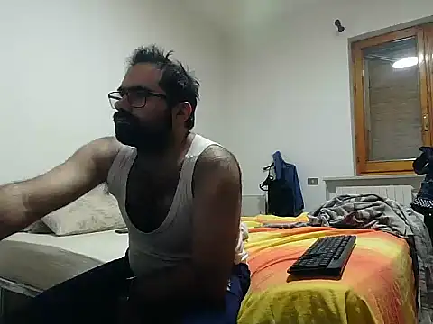 Snapshot of Attila985 chatting on November 3, 10:53 pm Attila985 online show from November 3, 10:53 pm