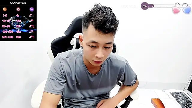 Snapshot of Naughty--asian chatting on December 1, 2:11 pm Naughty--asian online show from December 1, 2:11 pm