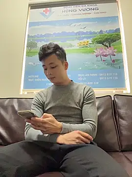 Snapshot of Naughty--asian chatting on December 18, 7:47 am Naughty--asian online show from December 18, 7:47 am