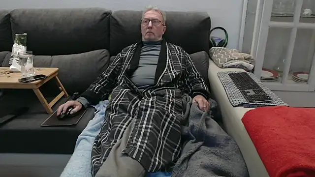 Nudelschwanz online show from March 1, 6:43 pm