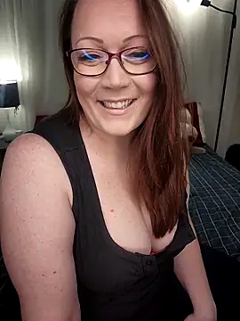 Snapshot of BBWQUEENBEEE chatting on February 16, 6:54 pm BBWQUEENBEEE online show from February 16, 6:54 pm