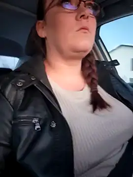 Snapshot of BBWQUEENBEEE chatting on February 19, 2:12 pm BBWQUEENBEEE online show from February 19, 2:12 pm