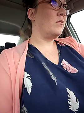 Snapshot of BBWQUEENBEEE chatting on March 13, 11:05 pm BBWQUEENBEEE online show from March 13, 11:05 pm